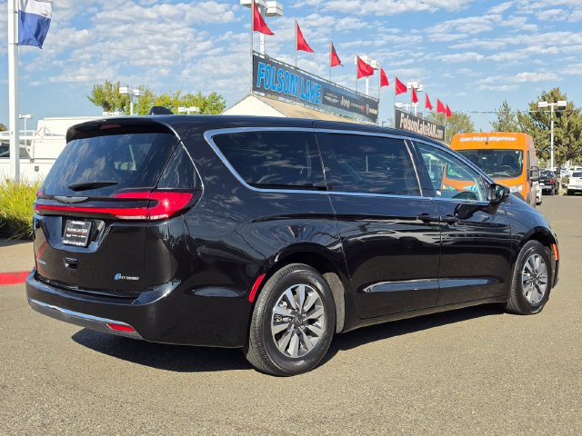 Used 2022 Chrysler Pacifica Touring-L FWD image 4