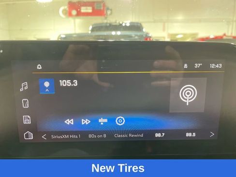 Used 2025 Chevrolet TrailBlazer LT AWD/4WD image 16