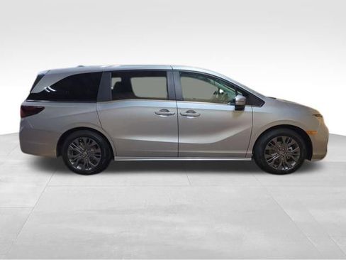 New 2026 Honda Odyssey Touring image 7