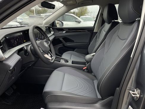 New 2026 Volkswagen Tiguan SE image 14