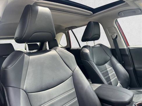 Used 2020 Toyota RAV4 Limited FWD image 24