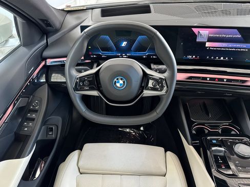 Used 2024 BMW i5 eDrive40i w/ Premium Package RWD image 18