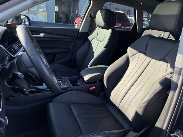 Used 2024 Audi Q5 e Premium Plus w/ Premium Plus Package AWD/4WD image 12