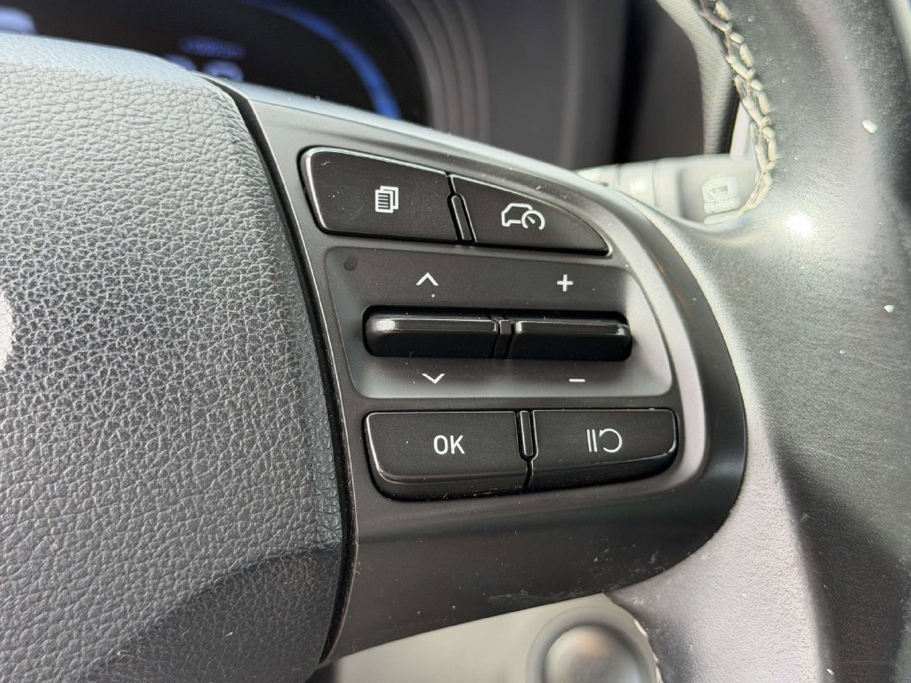 Certified 2024 Hyundai Venue SEL FWD image 22