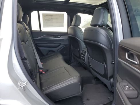 New 2025 Jeep Grand Cherokee Limited image 23