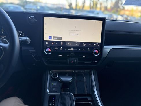 Used 2024 Lexus GX 550 image 35