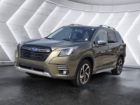 Used 2023 Subaru Forester Touring AWD/4WD image 6