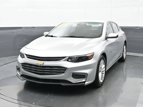 Used 2018 Chevrolet Malibu LT FWD image 4