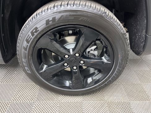 New 2025 Jeep Grand Cherokee Altitude image 4