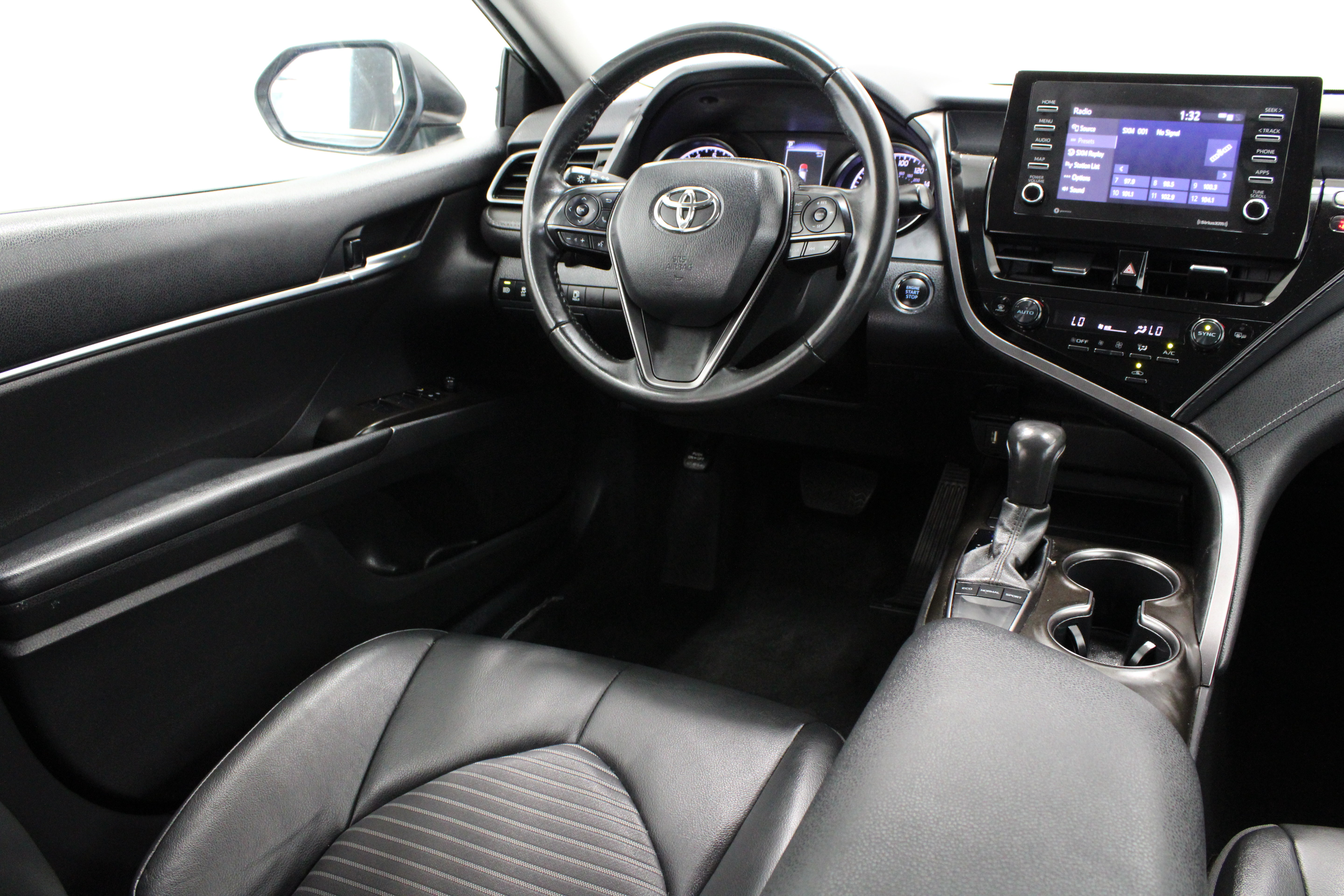 Used 2024 Toyota Camry SE w/ Convenience Package FWD image 30
