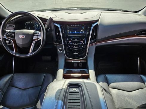 Used 2019 Cadillac Escalade Luxury image 13