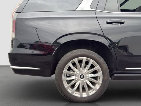 Used 2024 Cadillac Escalade Premium Luxury w/ Performance Package AWD/4WD image 33