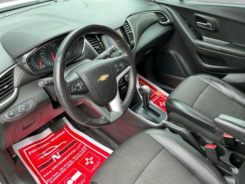Used 2022 Chevrolet Trax LT w/ Driver Confidence Package image 13