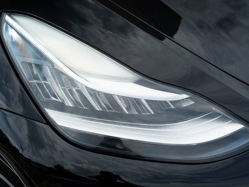 Used 2021 Tesla Model Y Long Range AWD/4WD image 8