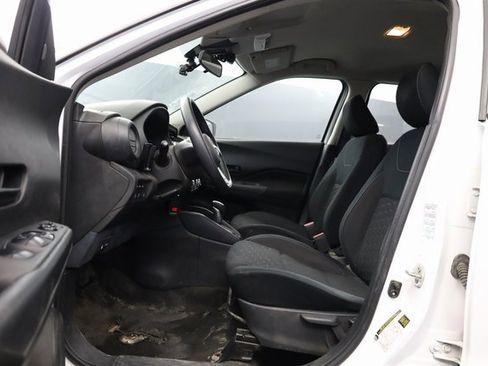 Used 2022 Nissan Kicks S image 10