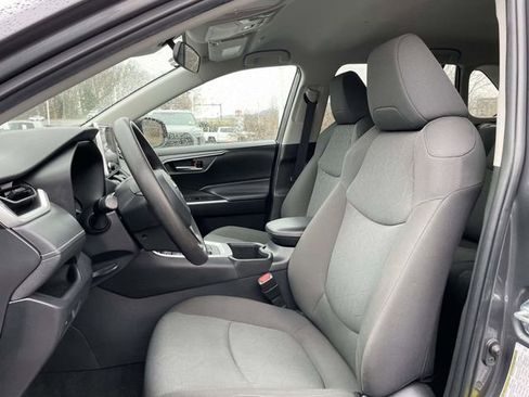 Used 2023 Toyota RAV4 XLE image 18
