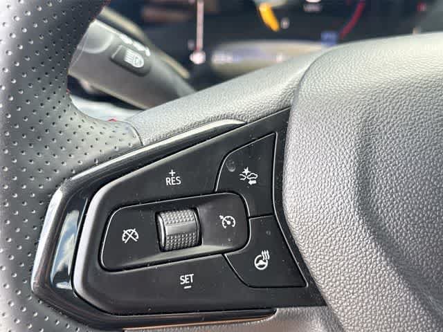 Used 2025 Chevrolet Trax RS w/ Sunroof Package FWD image 22