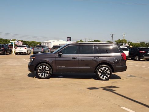 Certified 2025 Ford Expedition Platinum w/ Driver's Package AWD/4WD image 4