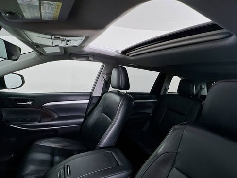 Used 2019 Toyota Highlander XLE AWD/4WD image 21