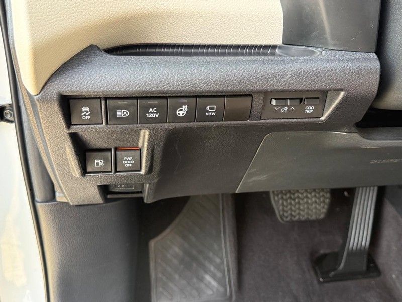 Used 2023 Toyota Sienna Platinum AWD/4WD image 26