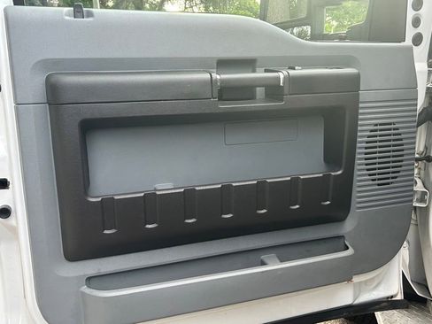 Used 2016 Ford F550 2WD Regular Cab Super Duty image 26