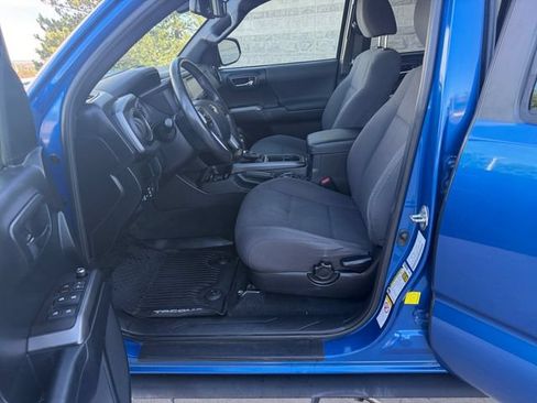 Used 2018 Toyota Tacoma TRD Sport w/ Technology Package AWD/4WD image 27