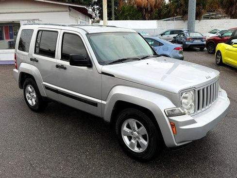 Used 2011 Jeep Liberty Sport image 2