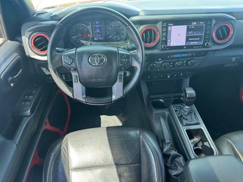 Used 2020 Toyota Tacoma TRD Sport w/ TRD Premium Sport Package AWD/4WD image 11
