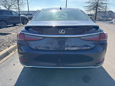 Certified 2025 Lexus ES 300h w/ Premium Package image 4