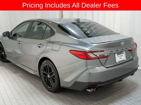 Used 2025 Toyota Camry SE w/ Convenience Package FWD image 3
