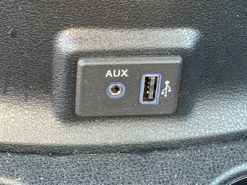 Certified 2019 Nissan Versa Note S FWD image 18