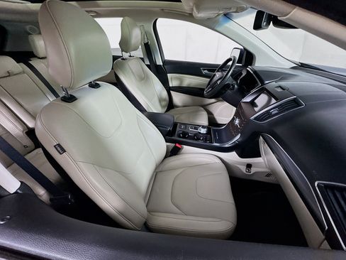 Used 2019 Ford Edge Titanium w/ Equipment Group 301A AWD/4WD image 28