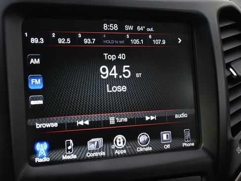 Used 2018 Jeep Cherokee Limited w/ Trailer Tow Group AWD/4WD image 28