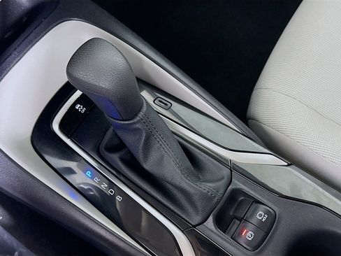 Used 2022 Toyota Corolla LE image 20