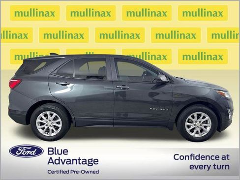 Used 2020 Chevrolet Equinox LS w/ LS Convenience Package FWD image 2