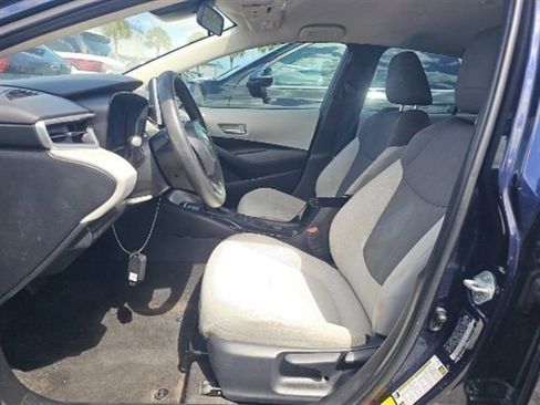 Used 2021 Toyota Corolla LE FWD image 3