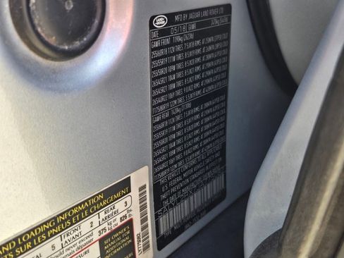 Used 2018 Land Rover Range Rover Velar R-Dynamic SE image 23