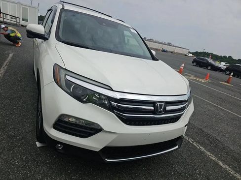 Used 2018 Honda Pilot Touring image 2