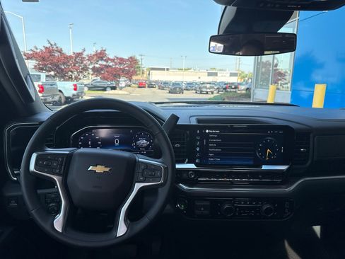 Used 2025 Chevrolet Silverado 1500 LT w/ Convenience Package II AWD/4WD image 2