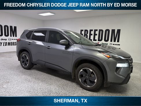 Used 2024 Nissan Rogue SV w/ SV Premium Package FWD image 3