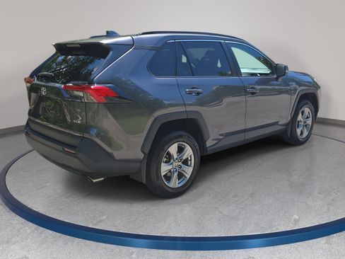 Used 2024 Toyota RAV4 XLE w/ Convenience Package FWD image 5