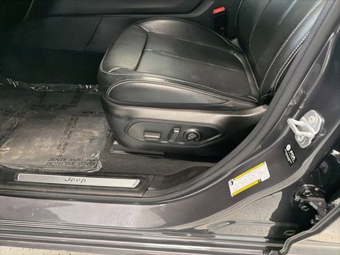 Used 2022 Jeep Grand Cherokee Overland image 15