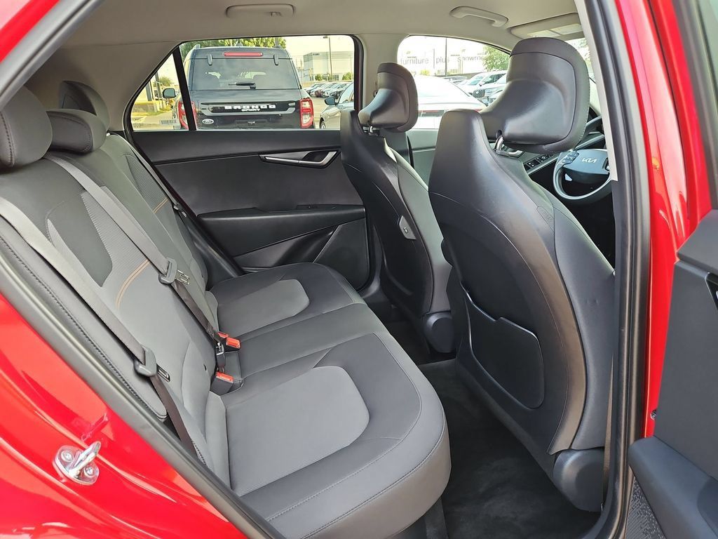 Used 2025 Kia Niro LX FWD image 30