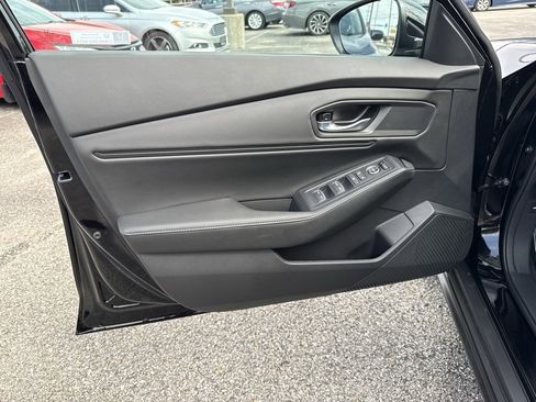 Used 2025 Honda Accord Sport image 16