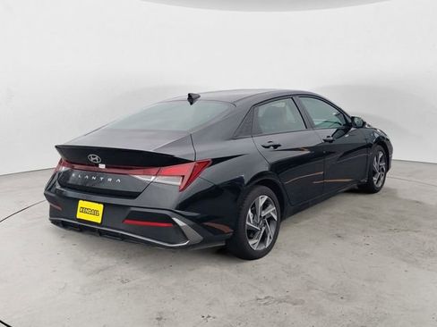 Certified 2025 Hyundai Elantra Sport image 5