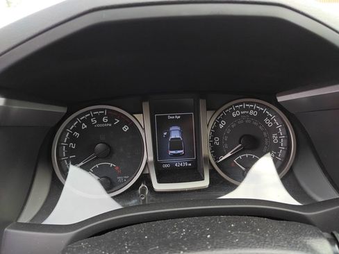 Used 2023 Toyota Tacoma 4x4 Double Cab w/ Trail Edition image 9
