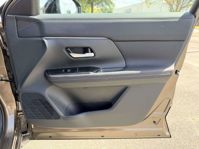 Used 2026 Nissan Kicks SR w/ Interior Electronics Package FWD image 8