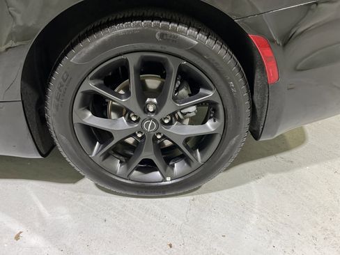 Used 2025 Chrysler Pacifica Limited image 13