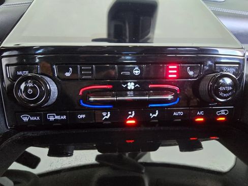 Certified 2023 Jeep Grand Cherokee Limited w/ Black Appearance Package AWD/4WD image 14