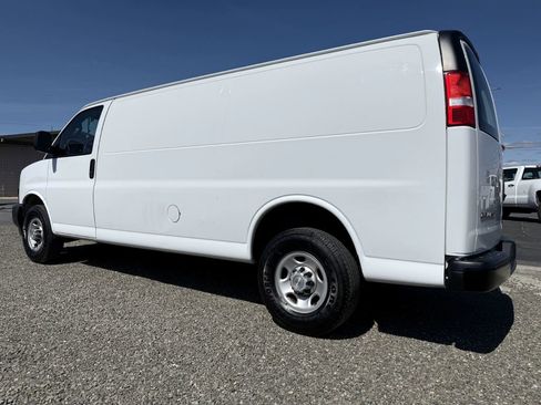 Used 2022 Chevrolet Express 2500 Extended w/ Driver Convenience Package image 8